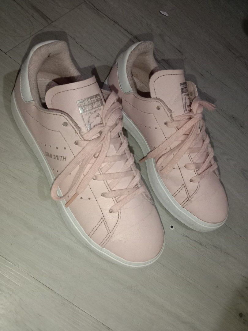 FOR SALE PRELOVED ITEMS (Category: Sneakers) located in Antipolo. Submitted by yourmamiii (Listing ID 1461839585, Image 1). Description: PRELOVED BUNDLE / TAKE ALL 👟🧢 ✨ Adidas Stan Smith GX1404 — clean & good condition ✨ May visible signs of use, please manage expectations before buying ✨ New Era 9FORTY NY Yankees Cap — adjustable ✨ Both authentic/preloved ✨ Clean and ready to wear 📌 Take all: ₱2,800 💬 Slightly negotiable for sure buyer 📍 RF