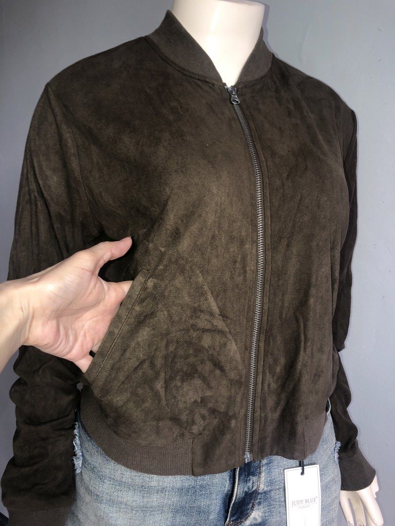 forever21 faux suede bomberjacket m-L frame (Category: Coats, Jackets and Outerwear) located in Noveleta. Submitted by prelovedmylabs (Listing ID 1461889122, Image 3). Description: in excellent condition parang dark olive green ata to bsta mas okey sa personal.