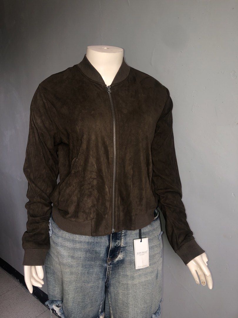 forever21 faux suede bomberjacket m-L frame (Category: Coats, Jackets and Outerwear) located in Noveleta. Submitted by prelovedmylabs (Listing ID 1461889122, Image 2). Description: in excellent condition parang dark olive green ata to bsta mas okey sa personal.