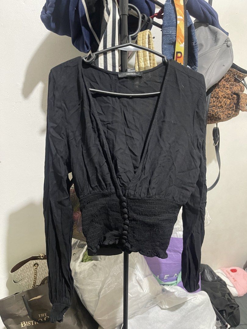 forever 21 black vneck long sleeve top (Category: Longsleeves) located in Mandaluyong City. Submitted by rojieeee05 (Listing ID 1462005342, Image 1). Description: .