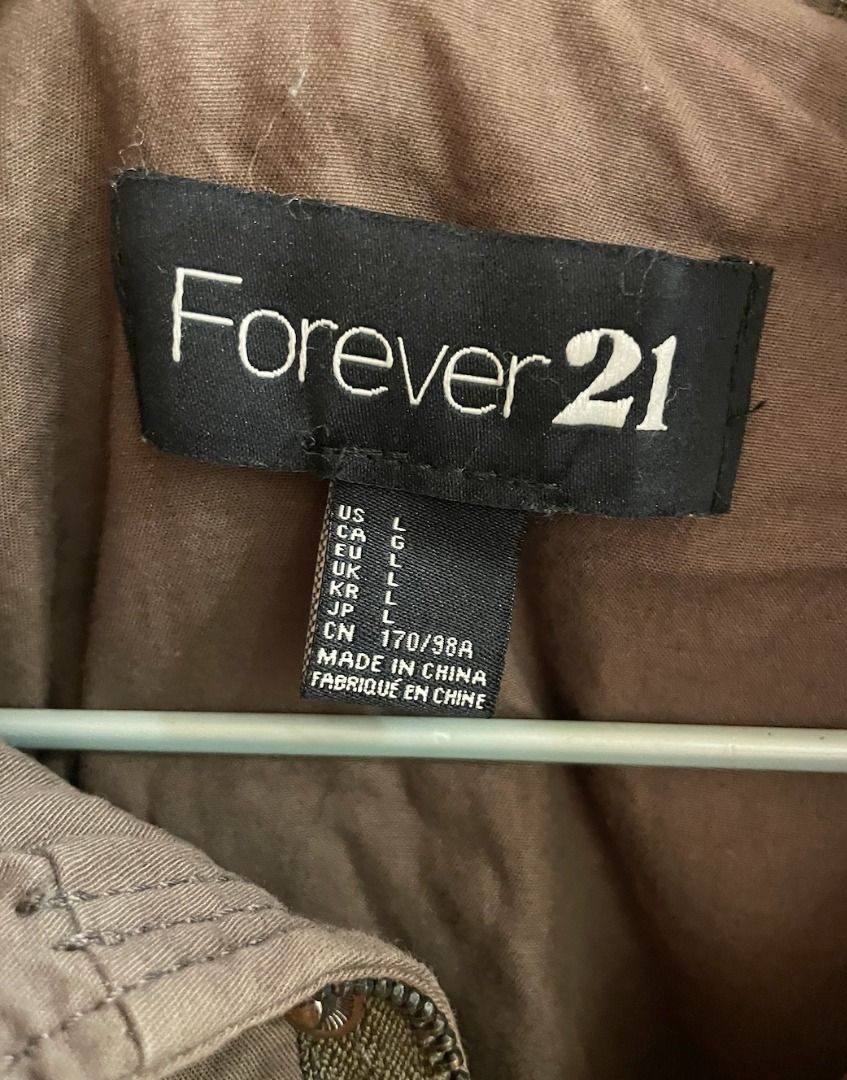 Forever 21 Hooded Utility Vest (Category: Coats, Jackets and Outerwear) located in Quezon City. Submitted by kiarampang60581 (Listing ID 1461798046, Image 2). Description: - Brand: Forever 21 - Type: Hooded Utility Vest - Color: Brown / Khaki - Size: L - Features: Drawstring waist, drawstring hem, sleeveless design - Closure: Zipper and button Feel free to message me for more details about the item! Loc: Culiat, Quezon City, Metro Manila MOP: GCa