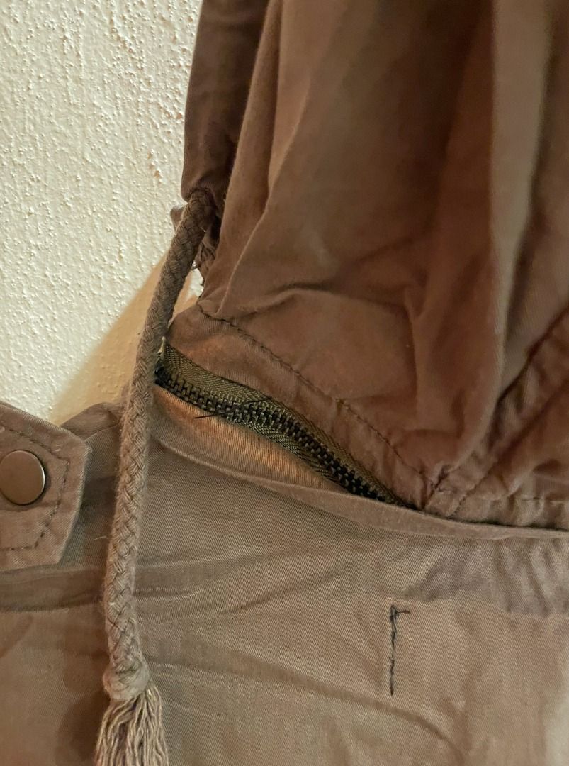 Forever 21 Hooded Utility Vest (Category: Coats, Jackets and Outerwear) located in Quezon City. Submitted by kiarampang60581 (Listing ID 1461798046, Image 3). Description: - Brand: Forever 21 - Type: Hooded Utility Vest - Color: Brown / Khaki - Size: L - Features: Drawstring waist, drawstring hem, sleeveless design - Closure: Zipper and button Feel free to message me for more details about the item! Loc: Culiat, Quezon City, Metro Manila MOP: GCa
