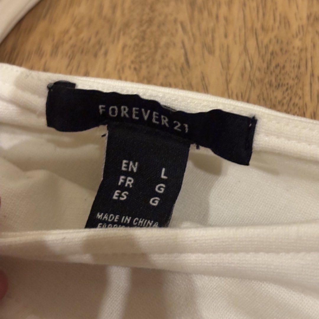 Forever 21 White Longsleeve (Category: Longsleeves) located in Marikina City. Submitted by holymollyz (Listing ID 1461974637, Image 3). Description: .