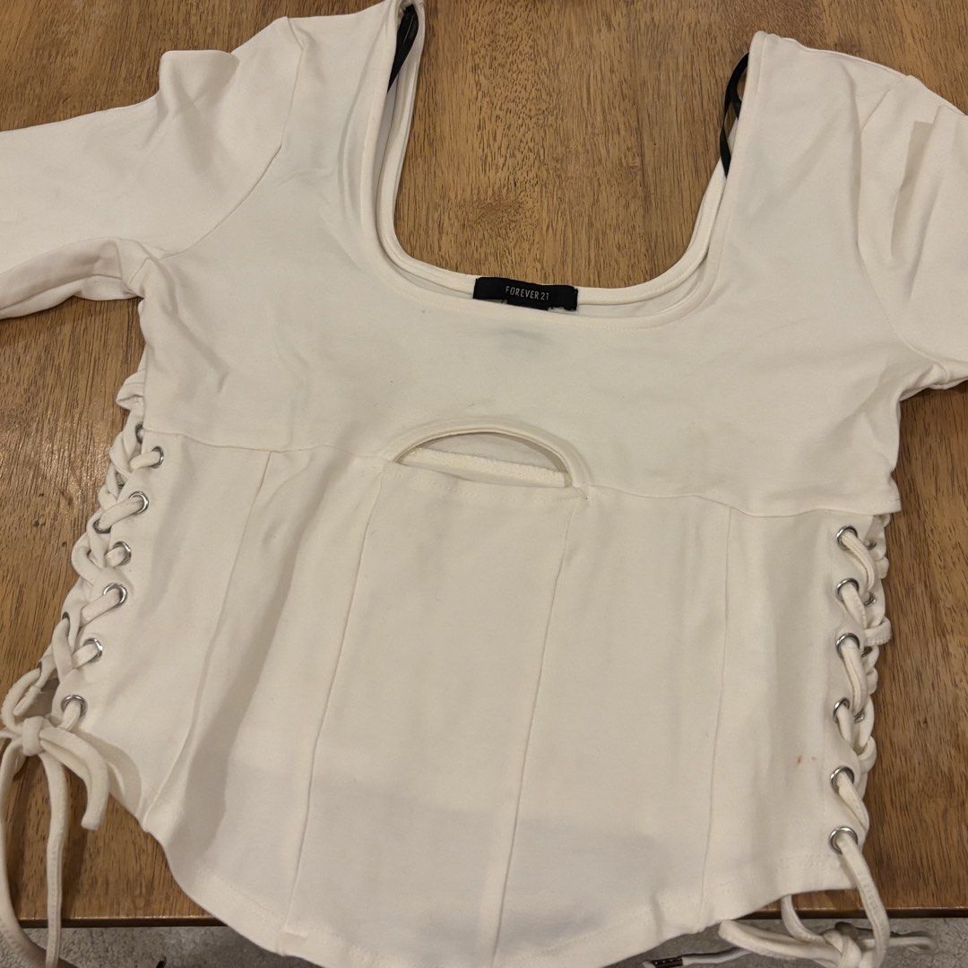 Forever 21 White Longsleeve (Category: Longsleeves) located in Marikina City. Submitted by holymollyz (Listing ID 1461974637, Image 1). Description: .