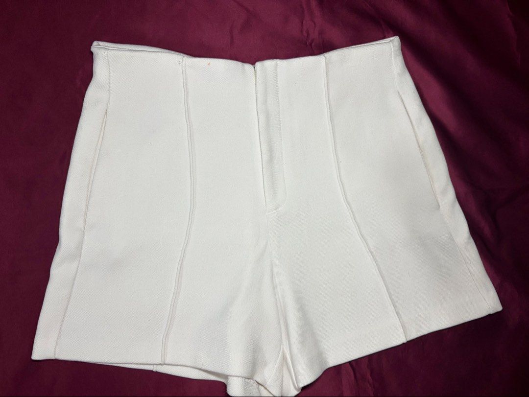Forever 21 White Shorts Size M (Category: Shorts) located in Manila. Submitted by peachpreloved0 (Listing ID 1461939154, Image 1). Description: 💕 preloved, good condition 📌 RFS: decluttering / too big for me / need funds for school expenses .