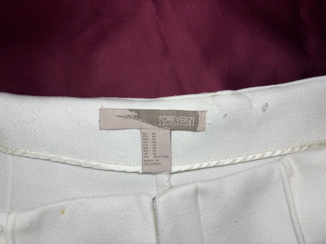 Forever 21 White Shorts Size M (Category: Shorts) located in Manila. Submitted by peachpreloved0 (Listing ID 1461939154, Image 3). Description: 💕 preloved, good condition 📌 RFS: decluttering / too big for me / need funds for school expenses .