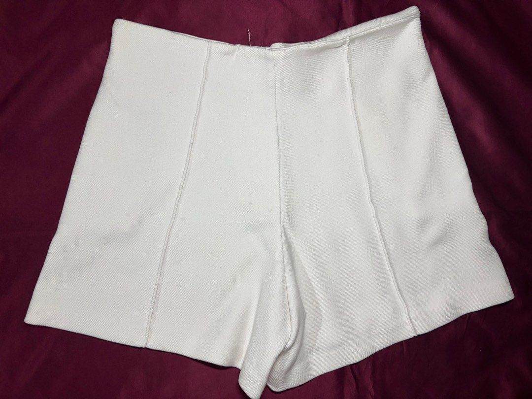 Forever 21 White Shorts Size M (Category: Shorts) located in Manila. Submitted by peachpreloved0 (Listing ID 1461939154, Image 2). Description: 💕 preloved, good condition 📌 RFS: decluttering / too big for me / need funds for school expenses .