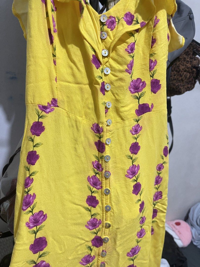 Forever 21 yellow sun dress (Category: Dresses) located in Mandaluyong City. Submitted by rojieeee05 (Listing ID 1462005774, Image 2). Description: m on tag but pina alter ko sya ng size 24 sa waistline.