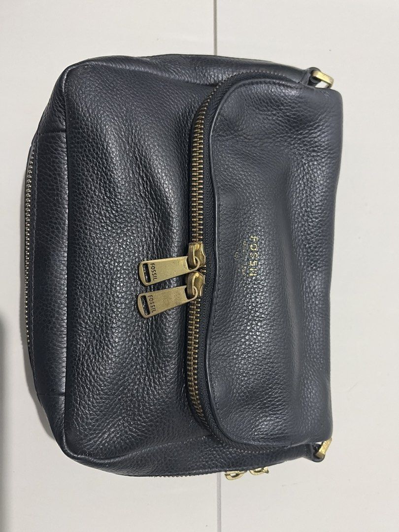 Fossil Black Leather Crossbody Bag (Category: Cross-body Bags) located in Manila. Submitted by _minnie. (Listing ID 1461912862, Image 1). Description: - Genuine Fossil black leather crossbody bag - Textured leather exterior - Elegant gold-tone hardware - Interior zippered pocket and logo patch - Includes two adjustable straps for versatile wear - Note: Some light marks inside the bag.