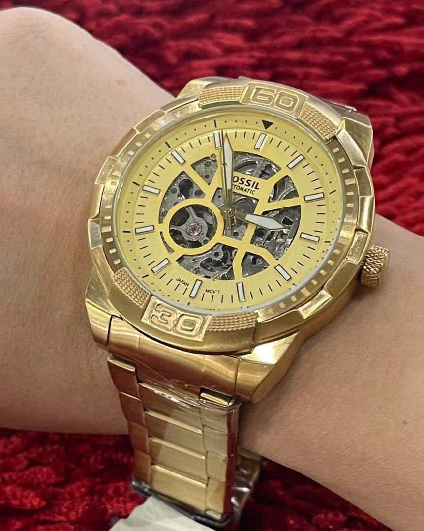 Fossil watch (Category: Men's Watches) located in Manila. Submitted by lynn-watchesshop (Listing ID 1461859125, Image 2). Description: fossil watch complete inclusion manual box paper bag pm for more inquiries🥰.