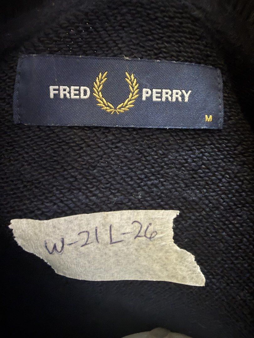 Fred perry jacket (Category: Luxury Apparel) located in Quezon City. Submitted by 3jsprelovedshop (Listing ID 1461890016, Image 3). Description: L.