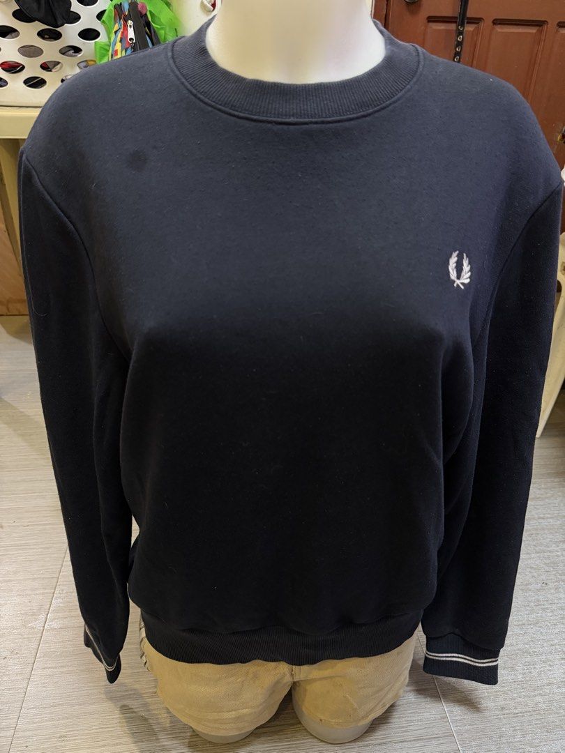 Fred perry jacket (Category: Luxury Apparel) located in Quezon City. Submitted by 3jsprelovedshop (Listing ID 1461890016, Image 2). Description: L.