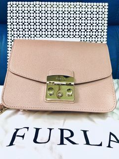 （分類：）位於 。 由 gilliankathy 提交（商品編號 1461902861，圖片 1）。簡介： 。