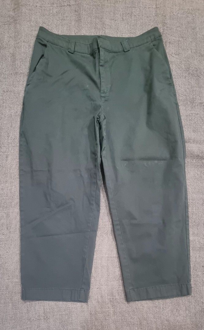 Gap khaki pants (Category: Other Bottoms) located in San Jose del Monte. Submitted by angelsnest (Listing ID 1461877923, Image 1). Description: Like new army green straight up khaki not stretchable size 12 petite, 18" width (medida sizing) padala from Japan rfs: doesn't fit me Gcash, Maya, Bank transfer.