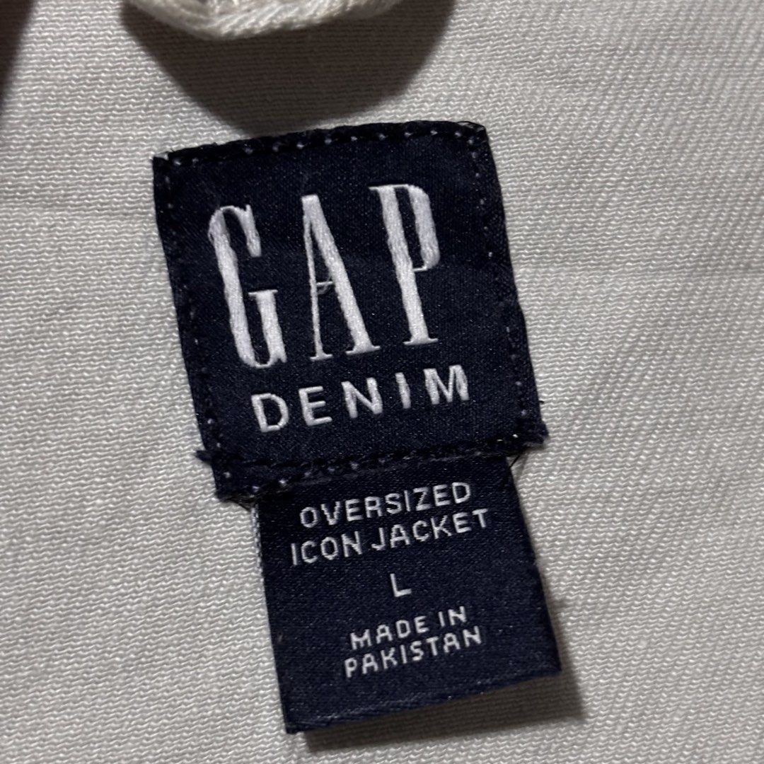 GAP Denim Oversized Icon Jacket L (Category: Coats, Jackets and Outerwear) located in Caloocan City. Submitted by bonsatocha43876 (Listing ID 1461981579, Image 2). Description: - GAP Icon Style Denim Jacket - Oversized fit - Tagged Size: L - Material: 98% Cotton, 2% Spandex Elastane - Made in Pakistan - Measurements: Width 26 inches, Length 27 inches - Price: 850 pesos.