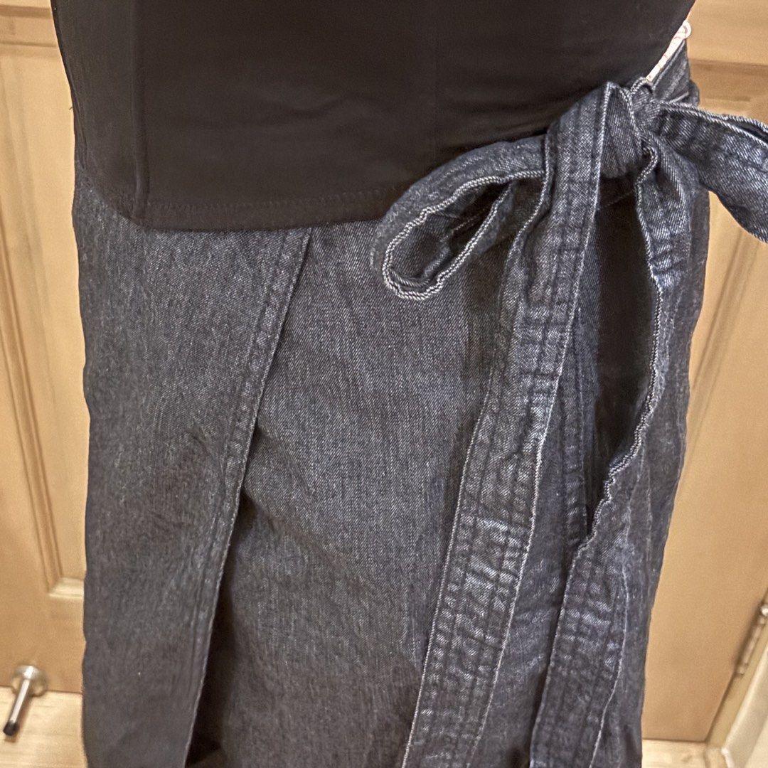 GAP Denim Wrap Skirt (Category: Skirts) located in Marikina City. Submitted by holymollyz (Listing ID 1461978641, Image 2). Description: .