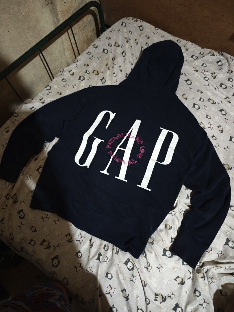 GAP Navy Blue Zip-Up Hoodie (Category: Hoodies) located in Calauag. Submitted by cou1_h (Listing ID 1461935347, Image 1). Description: 22x28 Condition excellent No issue No hairline No crack prints.