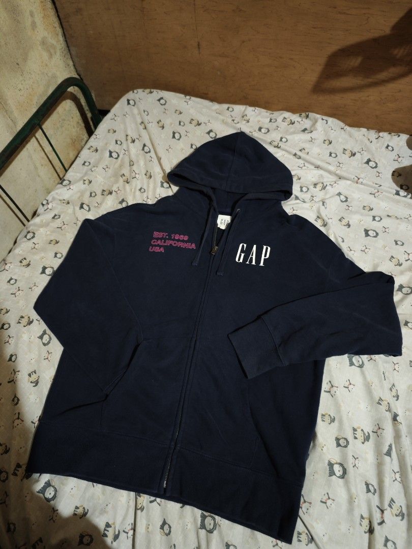 GAP Navy Blue Zip-Up Hoodie (Category: Hoodies) located in Calauag. Submitted by cou1_h (Listing ID 1461935347, Image 3). Description: 22x28 Condition excellent No issue No hairline No crack prints.