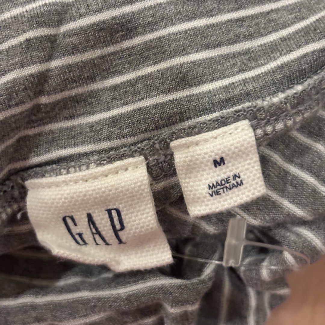 GAP Wrap Skirt (Category: Skirts) located in Marikina City. Submitted by holymollyz (Listing ID 1461976109, Image 3). Description: Never used :).
