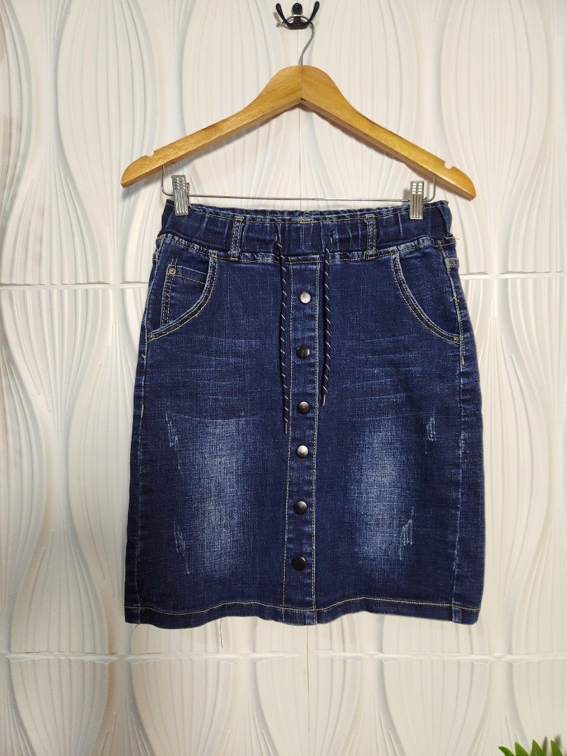 Gartered Maong Skirt Small Med (Category: Skirts) located in Marikina City. Submitted by KanamiFinds (Listing ID 1461869915, Image 1). Description: Waist: 28nl to 32 inches Length: 20 inches from the waist.