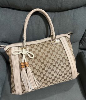 (Category: ) located in . Submitted by luxxechic (Listing ID 1461970532, Image 1). Description: .