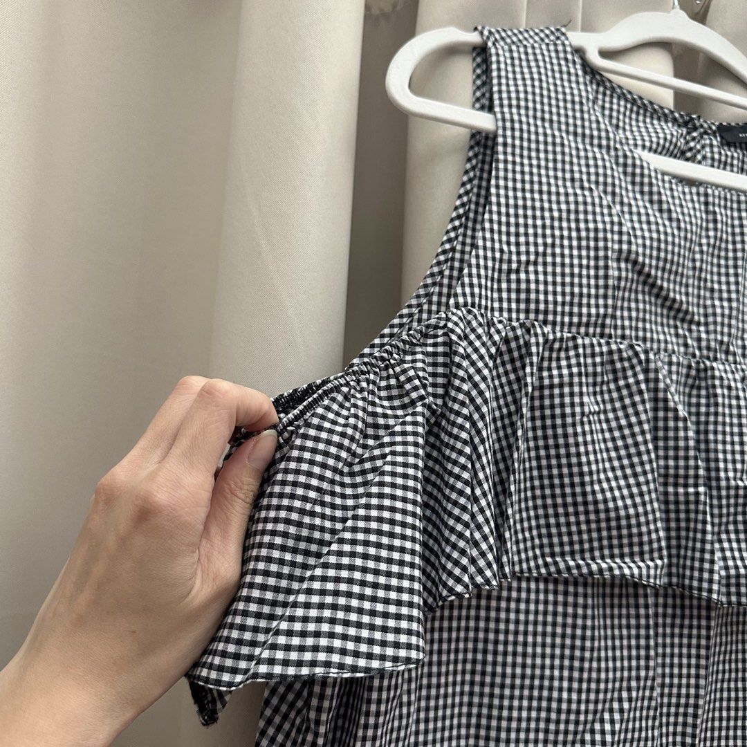 Gingham Off Shoulder Top (Category: Blouses) located in Cainta. Submitted by tooonico (Listing ID 1461933931, Image 2). Description: RFS: Decluttering MOP: GCash/Maya/Maribank/UB .