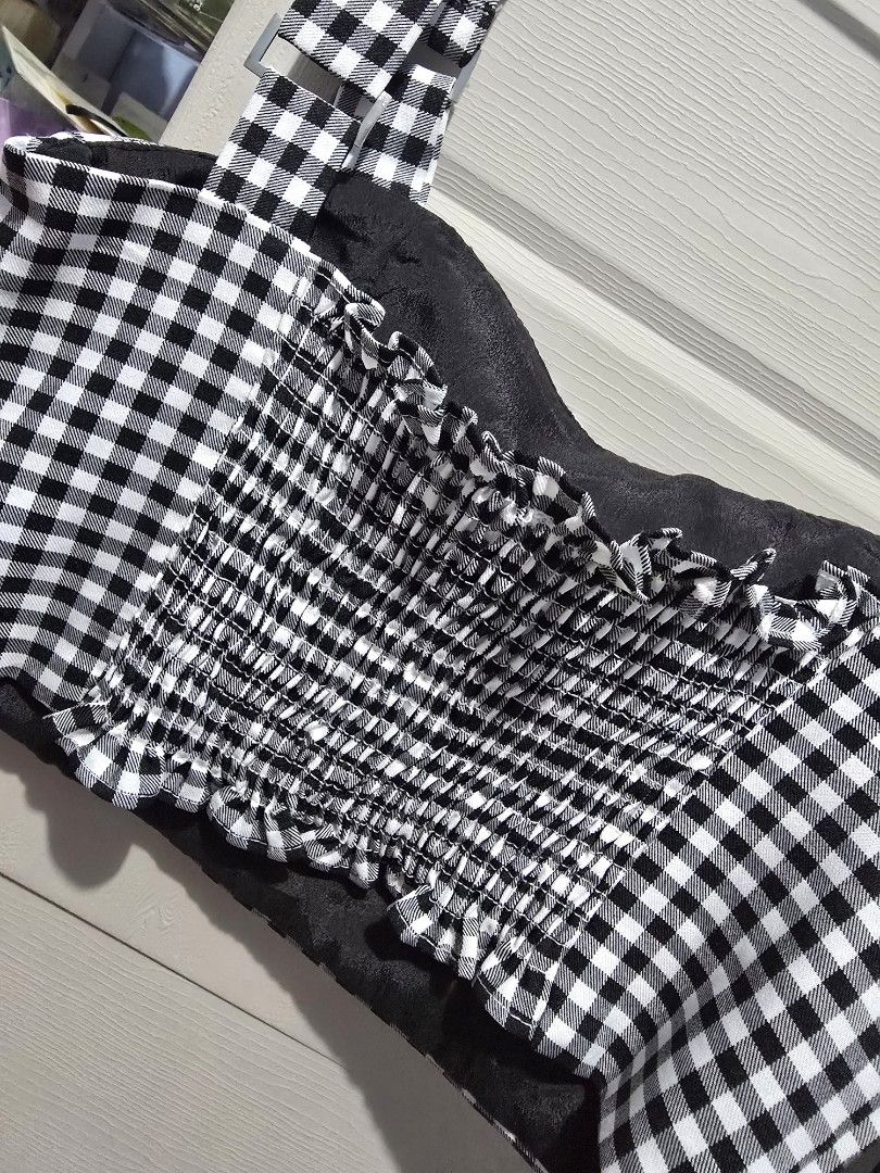 Gingham Top (Category: Sleeveless) located in Quezon City. Submitted by dinesaur (Listing ID 1461919581, Image 2). Description: smock back s-m.