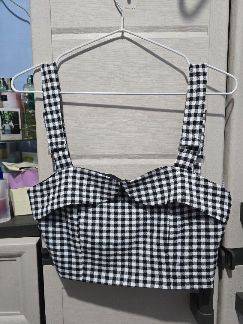 Gingham Top (Category: Sleeveless) located in Quezon City. Submitted by dinesaur (Listing ID 1461919581, Image 1). Description: smock back s-m.