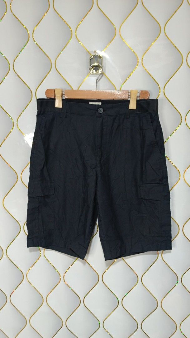 Giordano Regular Fit Cargo Shorts - Black - (Category: Shorts) located in Manila. Submitted by zariyah.1986 (Listing ID 1461801141, Image 1). Description: Giordano cargo shorts, size L. Regular fit, cotton blend. Features side pockets. Perfect for casual everyday wear, pairs easily with tees or polos..