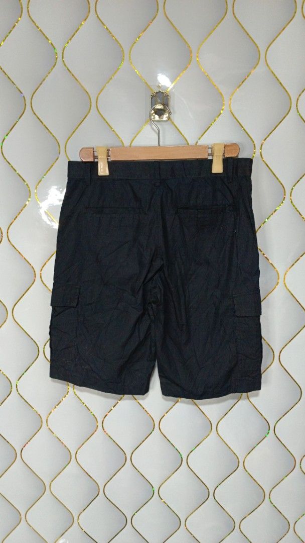 Giordano Regular Fit Cargo Shorts - Black - (Category: Shorts) located in Manila. Submitted by zariyah.1986 (Listing ID 1461801141, Image 2). Description: Giordano cargo shorts, size L. Regular fit, cotton blend. Features side pockets. Perfect for casual everyday wear, pairs easily with tees or polos..