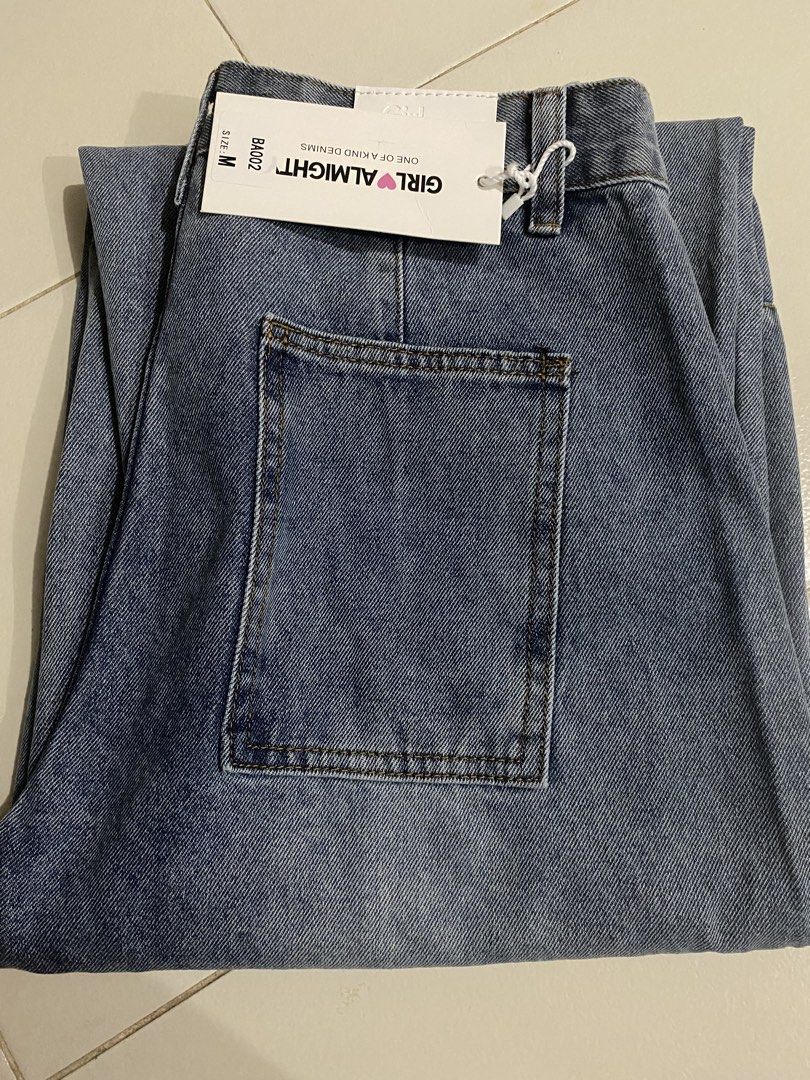 Girl Almighty Barrel Jeans in Medium (Category: Jeans) located in Manila. Submitted by puccahontas_ (Listing ID 1461848229, Image 2). Description: M 27-28W | 39L 📍gentri, cavite Washed but haven’t worn pa po Rfs. decluttering .