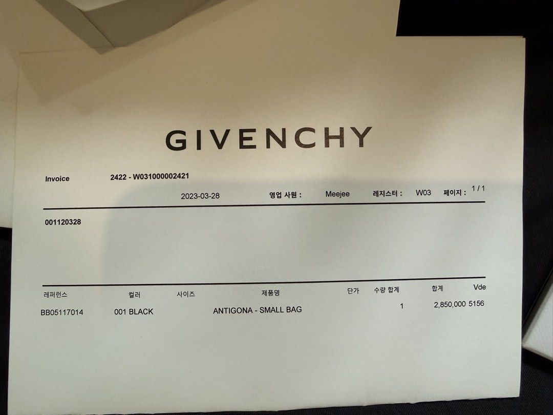 Givenchy Antigona Small Bag Black Leather (Category: Luxury Bags & Wallets) located in Pasig City. Submitted by acv15 (Listing ID 1461823574, Image 2). Description: - Authentic Givenchy Antigona Small Bag - Color: Black - Material: Leather - Purchase Date: March 28, 2023 - Includes: Dust bag, authenticity card, shopping bag - Ideal for: Everyday use.