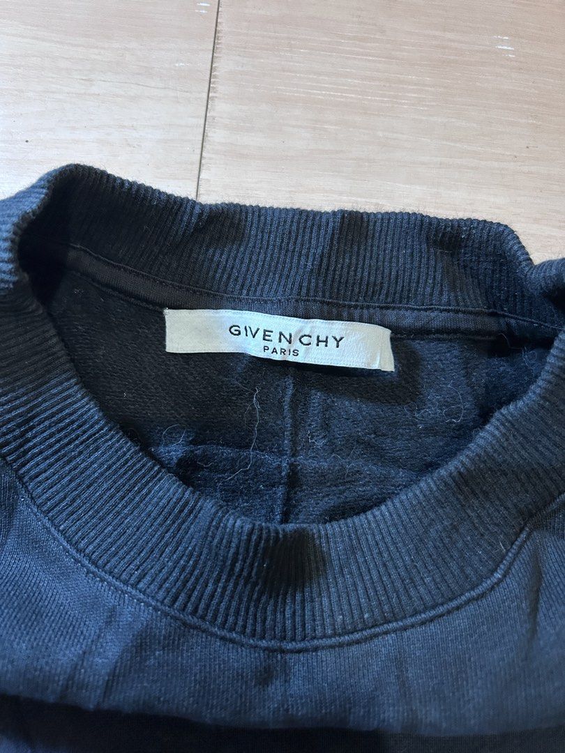 Givenchy Bambi (Category: Luxury Apparel) located in Dipolog. Submitted by adrian281994 (Listing ID 1461805292, Image 2). Description: Givenchy Bambi Size medium Authentic Like new.