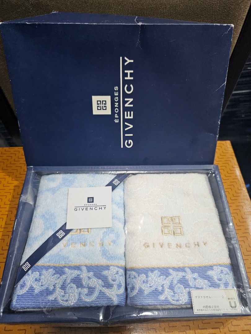 SALE❗GIVENCHY Face Towel - 2 pcs (Category: Bedding & Towels) located in Quezon City. Submitted by senyoramaria (Listing ID 1461931480, Image 1). Description: GIVENCHY Face Towel 2 pcs 14 x 14 inches Php800❗.