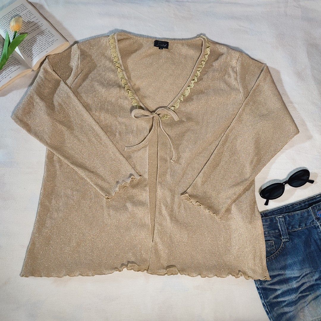 Gold Sparkly Cardigan with Tie Front (Category: Longsleeves) located in Antipolo. Submitted by _lovedbychie (Listing ID 1461932194, Image 1). Description: 🌸 Size: L - XL 🌸 Bust: 42" - 50" • Length: 26" 🌸 MOP: Gcash / Maribank 🌸 MOD: J&T / LBC / Lalamove Message me for more info!.