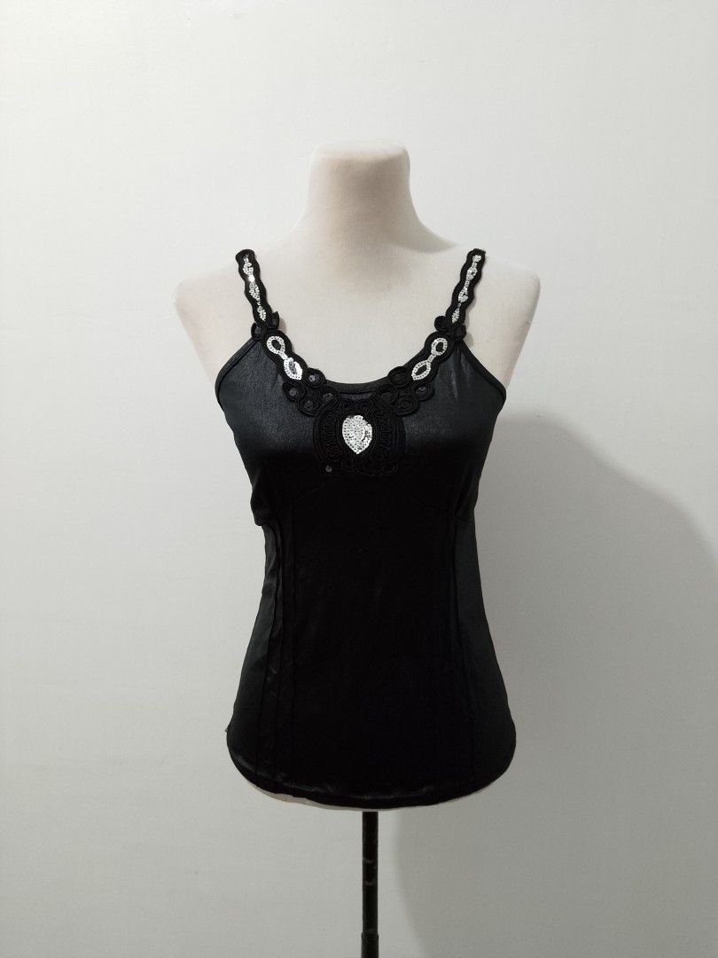 Gothic top (Category: Others Tops) located in Cotabato. Submitted by winonasallure (Listing ID 1461893067, Image 1). Description: size: small- med.
