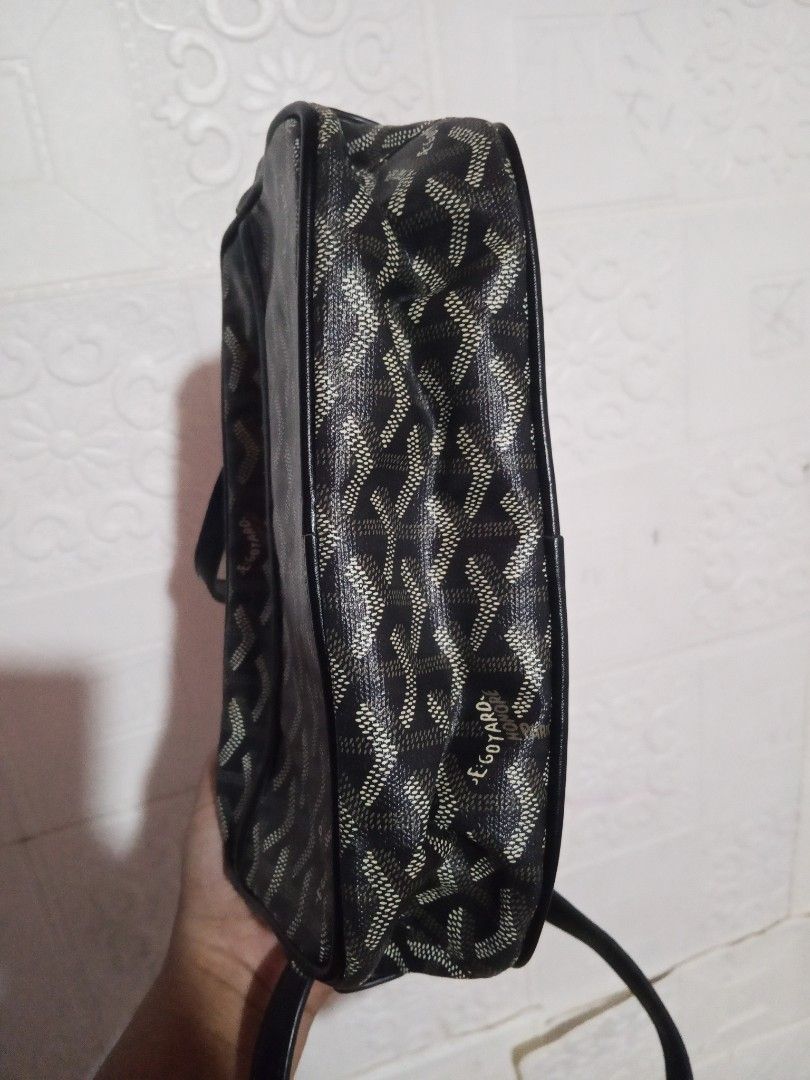 Goyard (Category: Cross-body Bags) located in Zamboanga. Submitted by alminajammang19 (Listing ID 1461974414, Image 3). Description: goyard from Japan surplus.