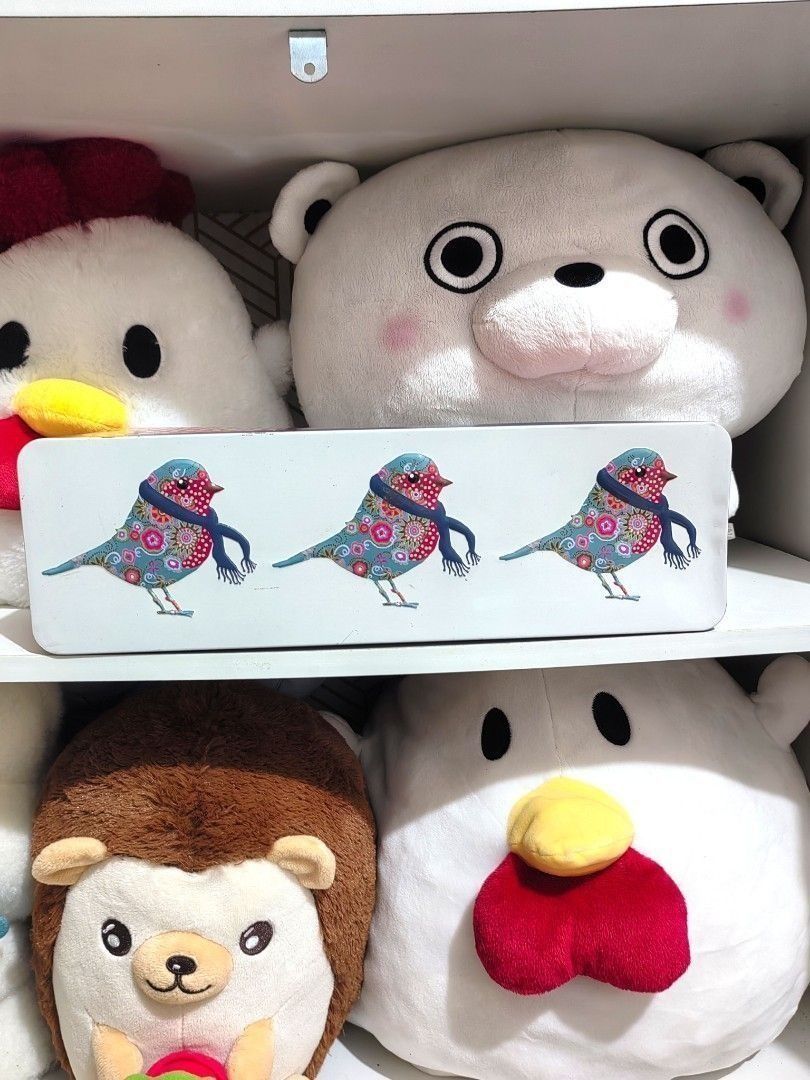 Grandma Wild's Patchwork Robin Ling Metal Bird Tin Case (Category: Vintage Collectibles) located in San Jose del Monte. Submitted by chimkenugets (Listing ID 1462012139, Image 2). Description: .