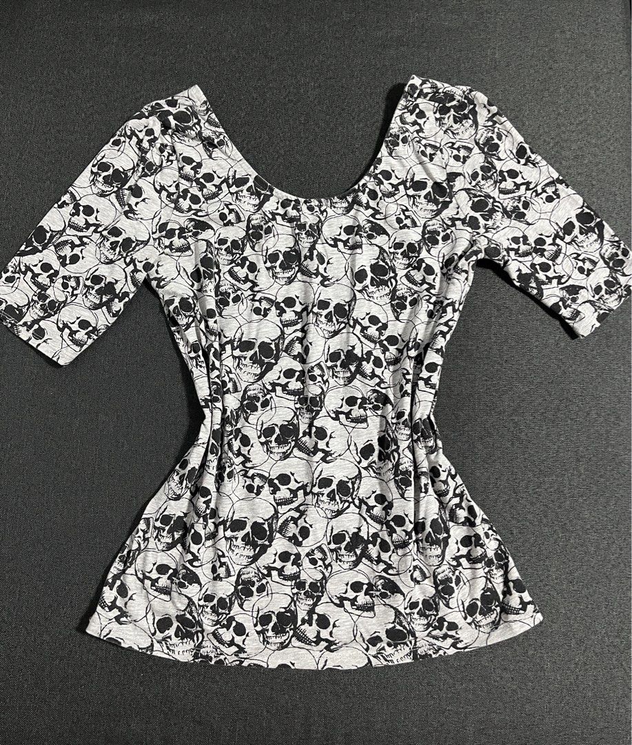 Grunge gray skull half elbow length top (Category: Shirts) located in Manila. Submitted by oweiwieie (Listing ID 1461952283, Image 1). Description: Width: 15 inches Length: 23 inches feel free to message me for further details (๑>ᴗ<๑).