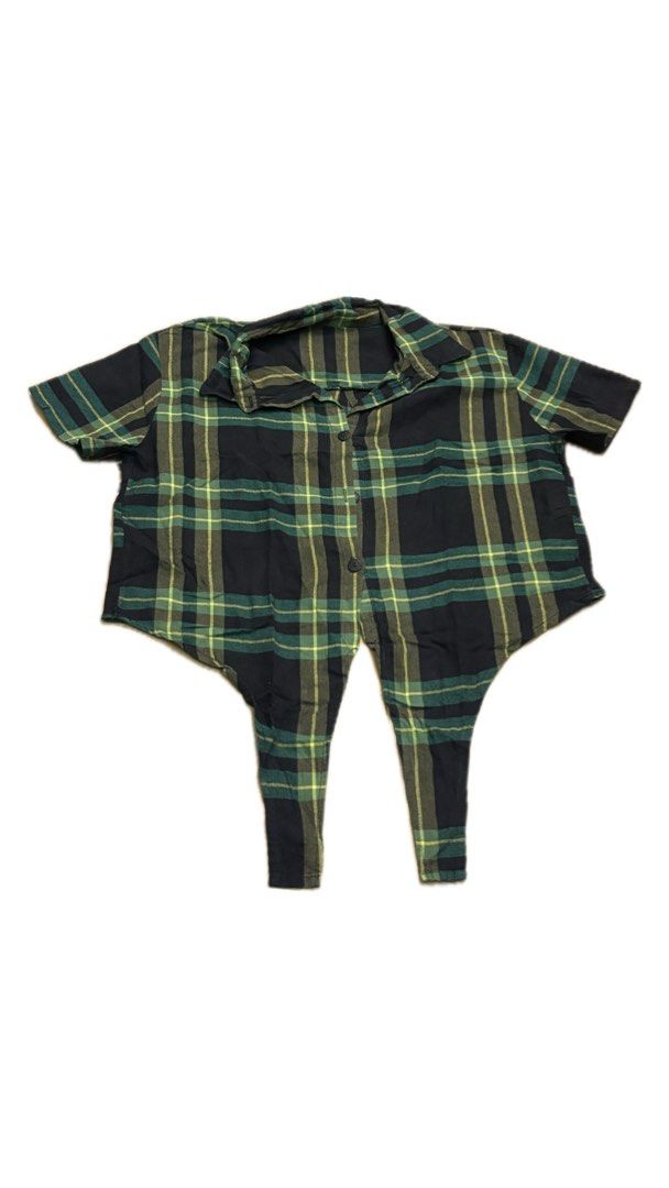 Green and Black Plaid Button-Up Shirt (Category: Tshirts & Polo Shirts ) located in Trece Martires City. Submitted by decluttercloset_niks (Listing ID 1461907775, Image 1). Description: 📍 Trece Martires, Cavite 💸 MOP: GCash / Metrobank 🛵 MOD: Lalamove • Pay first — buyer shoulders the delivery fee • For clothes, I do next-day delivery so I can properly prepare your order before sending it out..