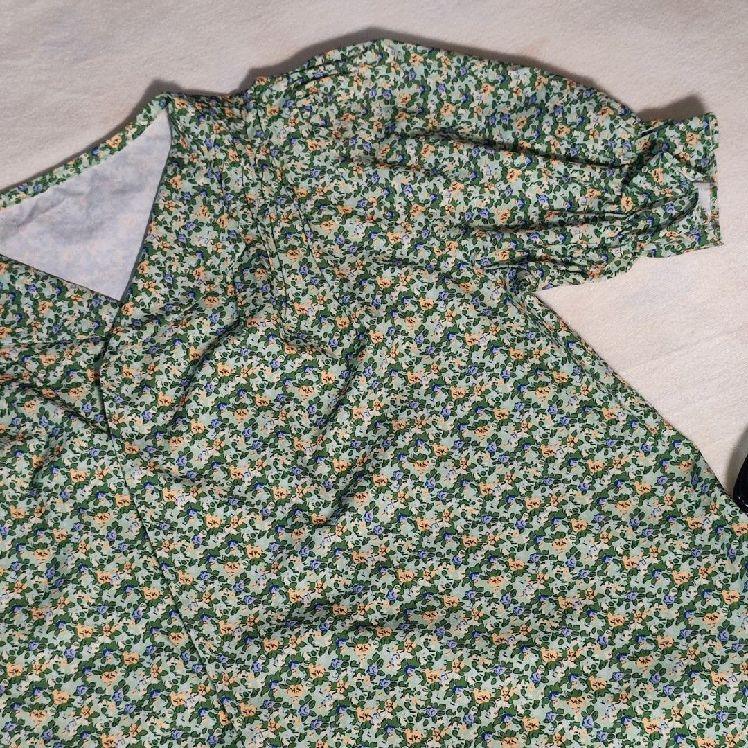 Green Floral Puff Sleeve Top (Category: Blouses) located in Antipolo. Submitted by _lovedbychie (Listing ID 1461926873, Image 3). Description: 🌸 Size: S-M 🌸 Bust: 34" - 36" • Length: 22" 🌸 MOP: Gcash / Maribank 🌸 MOD: J&T / LBC / Lalamove Message me for more info!.