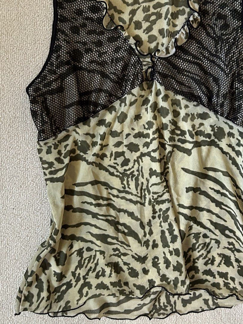 Green Graphic mesh top (Category: Others Tops) located in Quezon City. Submitted by y2klar (Listing ID 1461960457, Image 3). Description: Green graphic mesh top Size-Small-Medium 10/10 Condition no flaws..