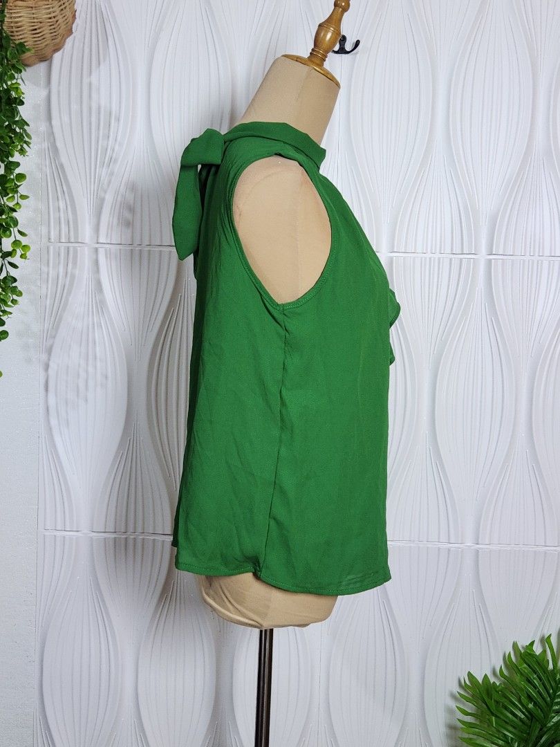 Green Halter Top Med (Category: Sleeveless) located in Marikina City. Submitted by KanamiFinds (Listing ID 1461899320, Image 2). Description: Bust: 38 inches Length: 23 inches from shoulders.
