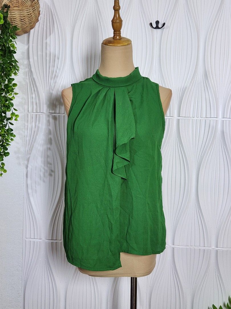 Green Halter Top Med (Category: Sleeveless) located in Marikina City. Submitted by KanamiFinds (Listing ID 1461899320, Image 1). Description: Bust: 38 inches Length: 23 inches from shoulders.