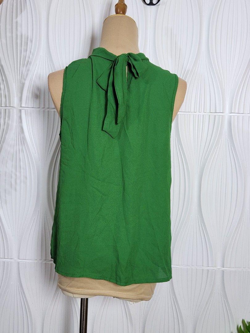 Green Halter Top Med (Category: Sleeveless) located in Marikina City. Submitted by KanamiFinds (Listing ID 1461899320, Image 3). Description: Bust: 38 inches Length: 23 inches from shoulders.
