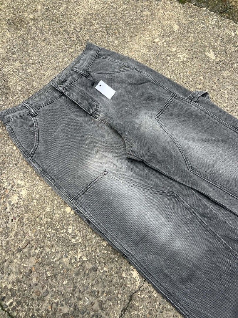 Grey Carpenter Jeans - Wide Leg (Category: Jeans) located in Manila. Submitted by tantmzn (Listing ID 1461810377, Image 2). Description: - Grey carpenter jeans - Wide leg fit - Washed-out look - Panel detailing on legs - Multiple pockets - Sturdy denim fabric - Ideal for casual streetwear style FOR SALE!! DKNEE PANTS WASH GREY WAIST 30-32 LENGTH 41 THIGH 12 LEG OPEN 9.