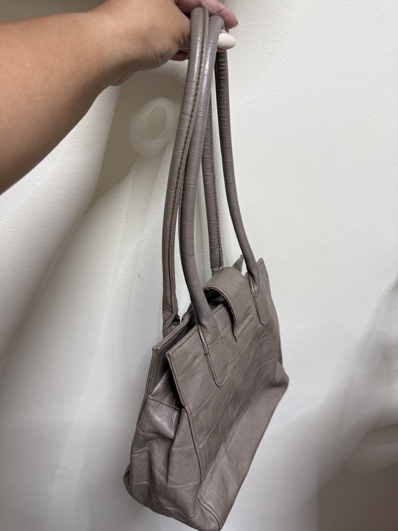 Grey Croc Embossed Shoulder Bag (Category: Shoulder Bags) located in Quezon City. Submitted by samutsariatpb (Listing ID 1461937995, Image 2). Description: - Chic grey shoulder bag - Elegant croc embossed texture - Secure flap closure with metal buckle - Comfortable shoulder straps - Classic and versatile design - Ideal for carrying daily essentials.