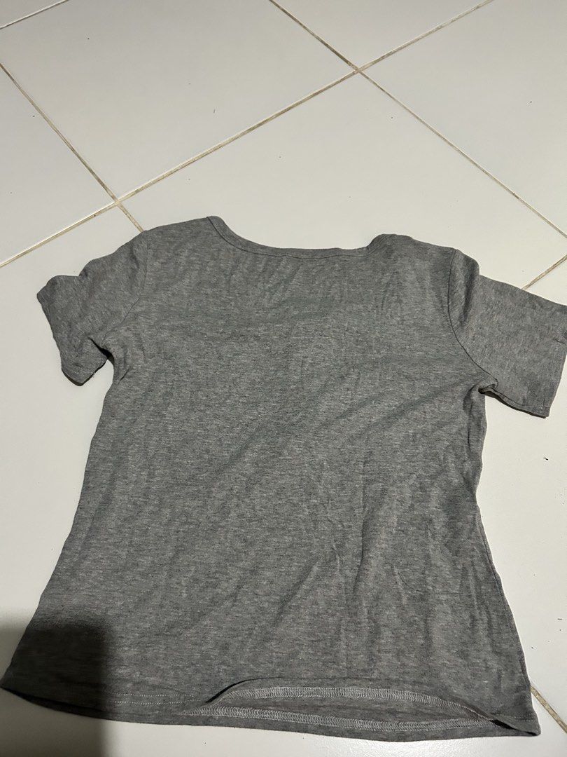 Grey Henley T-shirt with Pocket (Category: Tshirts & Polo Shirts ) located in General Trias. Submitted by dreange (Listing ID 1461865440, Image 2). Description: - Classic grey t-shirt - Short sleeves - Henley neckline - Small chest pocket on the left - Versatile and perfect for everyday wear - Easy to style with jeans or shorts -small to semi large.