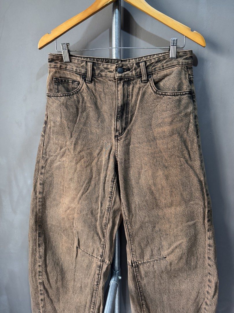 GU - Barrel Washed Wide Leg Denim Pants (Category: Jeans) located in Cabuyao City. Submitted by _streetflavor (Listing ID 1461889330, Image 3). Description: GU - Barrel Washed Wide Leg Denim Pants Excellent Size: large fits 31-32 Length: 40.5 Leg open: 10 -980 pesos Dm.