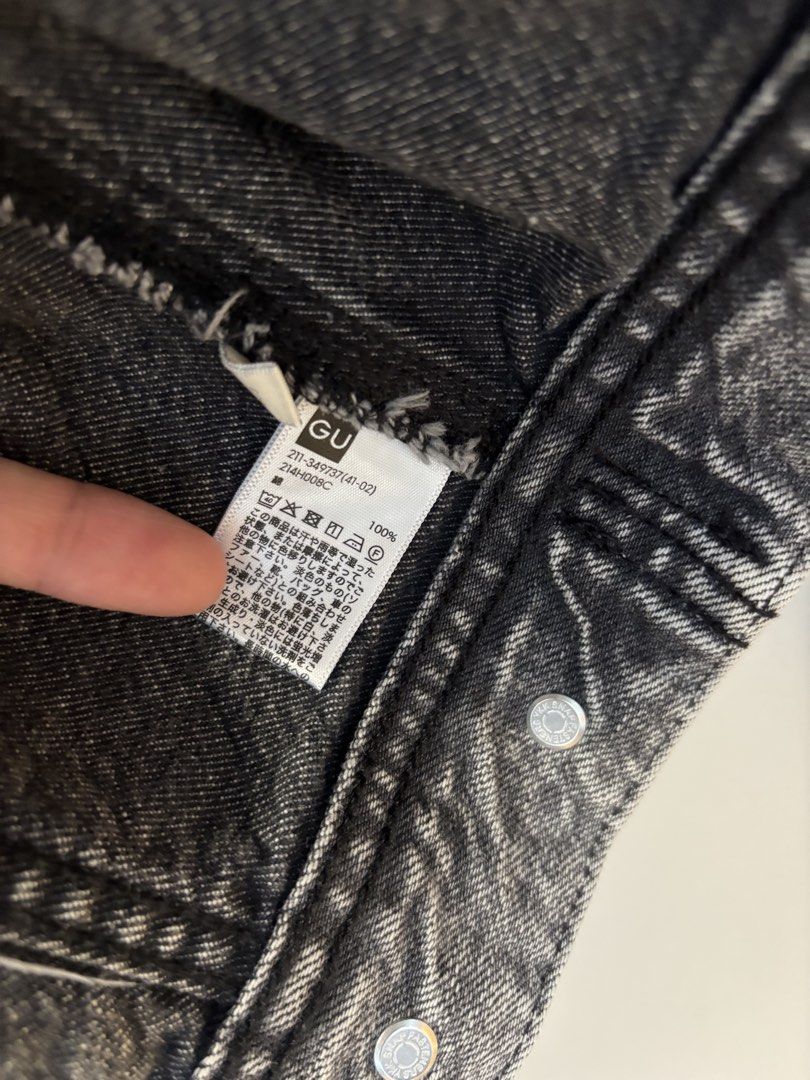 GU Cropped Denim Jacket (Category: Coats, Jackets and Outerwear) located in Makati City. Submitted by argelenfau89191 (Listing ID 1461841351, Image 3). Description: Used Twice Still in good condition .